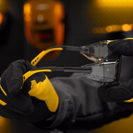 Очки защитные открытые Denzel 89203, поликарбонатные, увеличенная дымчатая линза, регулируемые дужки купить в Новом Уренгое